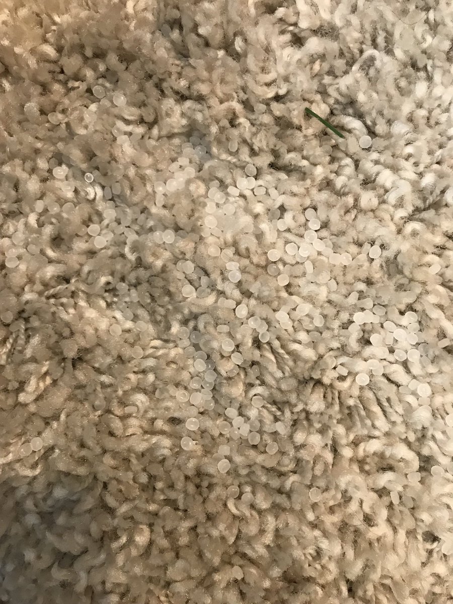Janisa_Raelyn's tweet photo. @BedBathBeyond so annoyed that my mom opened a broken Christmas present this morning. I spent over $100 for this blanket and it spilt everywhere. https://t.co/idQuxiwuuu