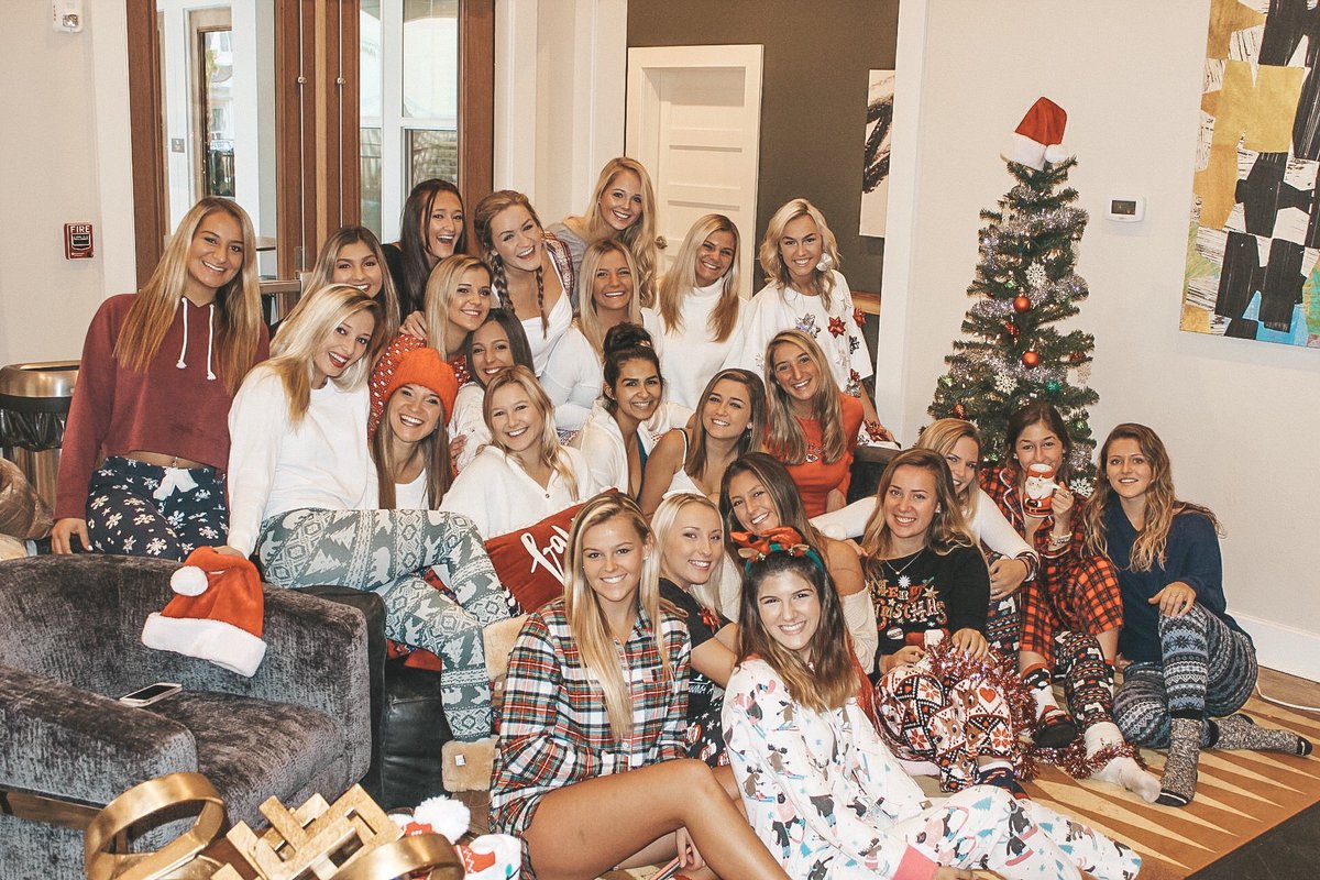 Merry Christmas from the sisters of the  Zeta Zeta Chapter of Gamma Phi Beta ♥︎⁣