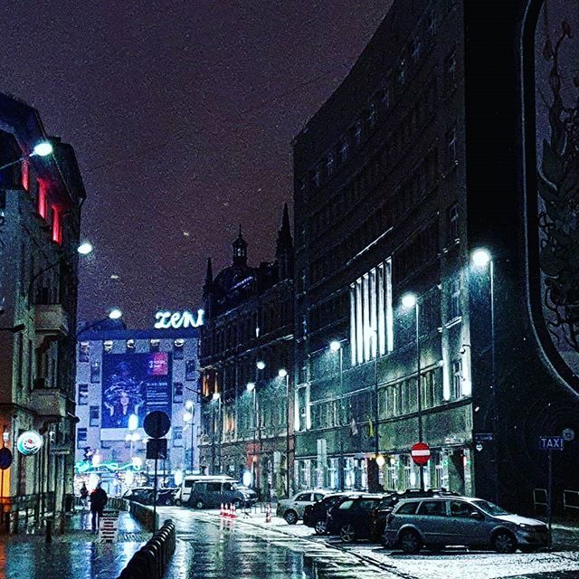 branojarabek's tweet photo. snow is silently falling... https://t.co/aUAhdhKs1L https://t.co/0OyDQxbeUV