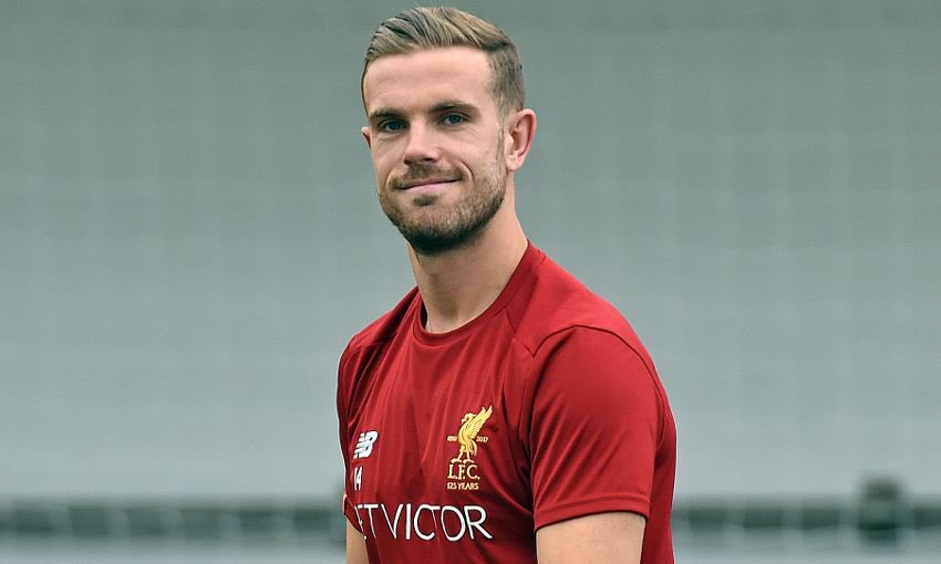 PurelyFootball's tweet photo. 🎅🏻 Liverpool captain Jordan Henderson threw a Christmas party at Anfield on Sunday for underprivileged &amp; disabled kids.

👏He paid for the whole event, including food and drink

🎁 He bought every child a Christmas present, including iPads for the older children. What a guy🙌 https://t.co/tXlIkjln0f