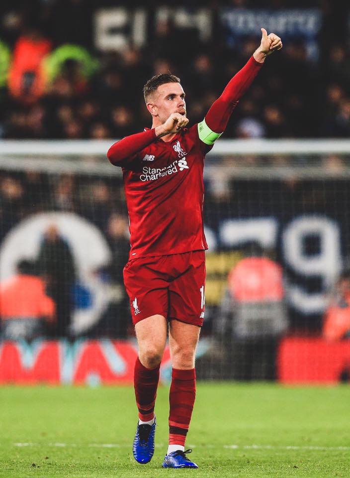 Liverpool captain Jordan Henderson threw Christmas parties at Anfield on Sunday for underprivileged &amp; disabled kids.

He paid for the event including food and drinks &amp; got Adam Lallana to join him.

He also gave the kids Christmas presents including iPads.

Class. 👏🏻