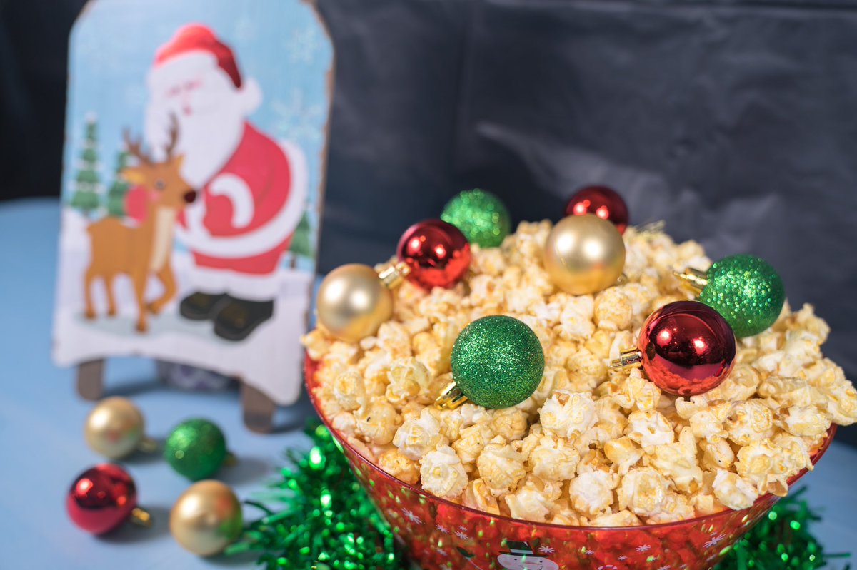 OMG_KettleCorn's tweet photo. MERRY CHRISTMAS EVERYONE!!! Hope everyone is having an amazing holiday with your friends and family🎄🍿 https://t.co/b1BKI9cmoB