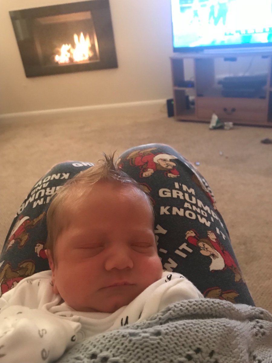 Spending some quality time with the main man... and watching basketball on the box. MERRY CHRISTMAS  from the Shuff’s... best wishes to everyone today and for next year 💪👍