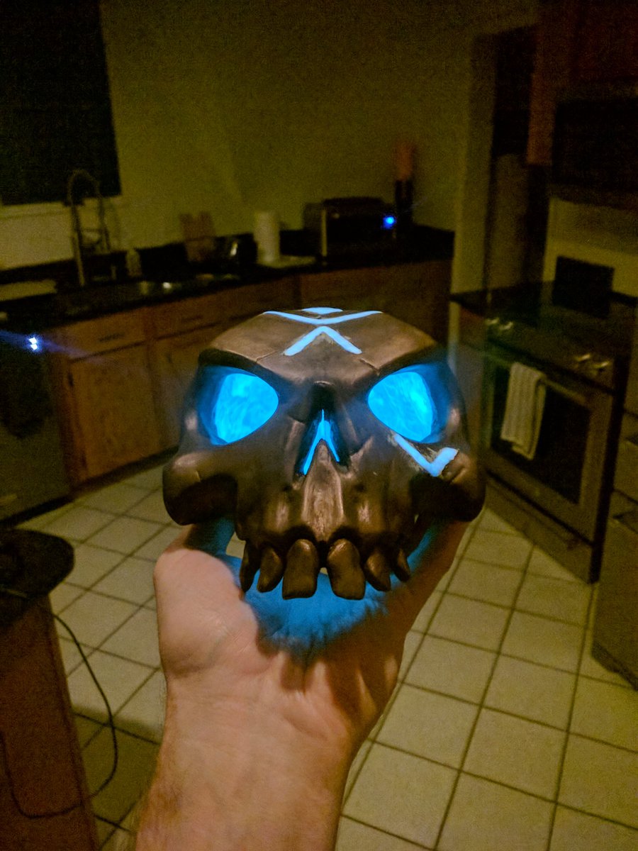 Astraeus85's tweet photo. @donttrythis @chinbeard @LadyLongshanks Sea of Thieves bounty skull I made as a gift for my brother using techniques from your videos. Super happy with how it turned out. https://t.co/xnHdoLYOCu
