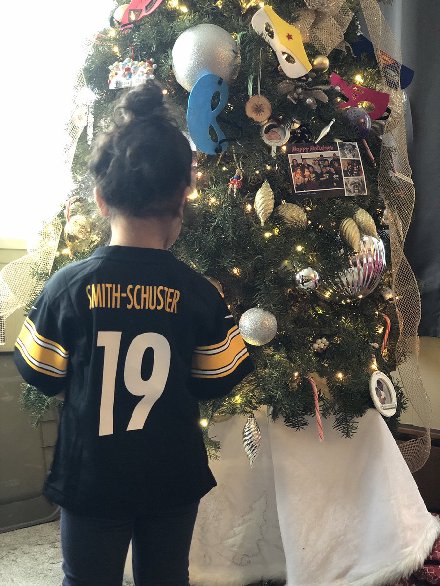 lii_levale's tweet photo. Papa’s gone to heaven, so I make sure our baby was always gonna rep our team 💛🖤  @TeamJuJu @steelers https://t.co/lu9AhLVVgm