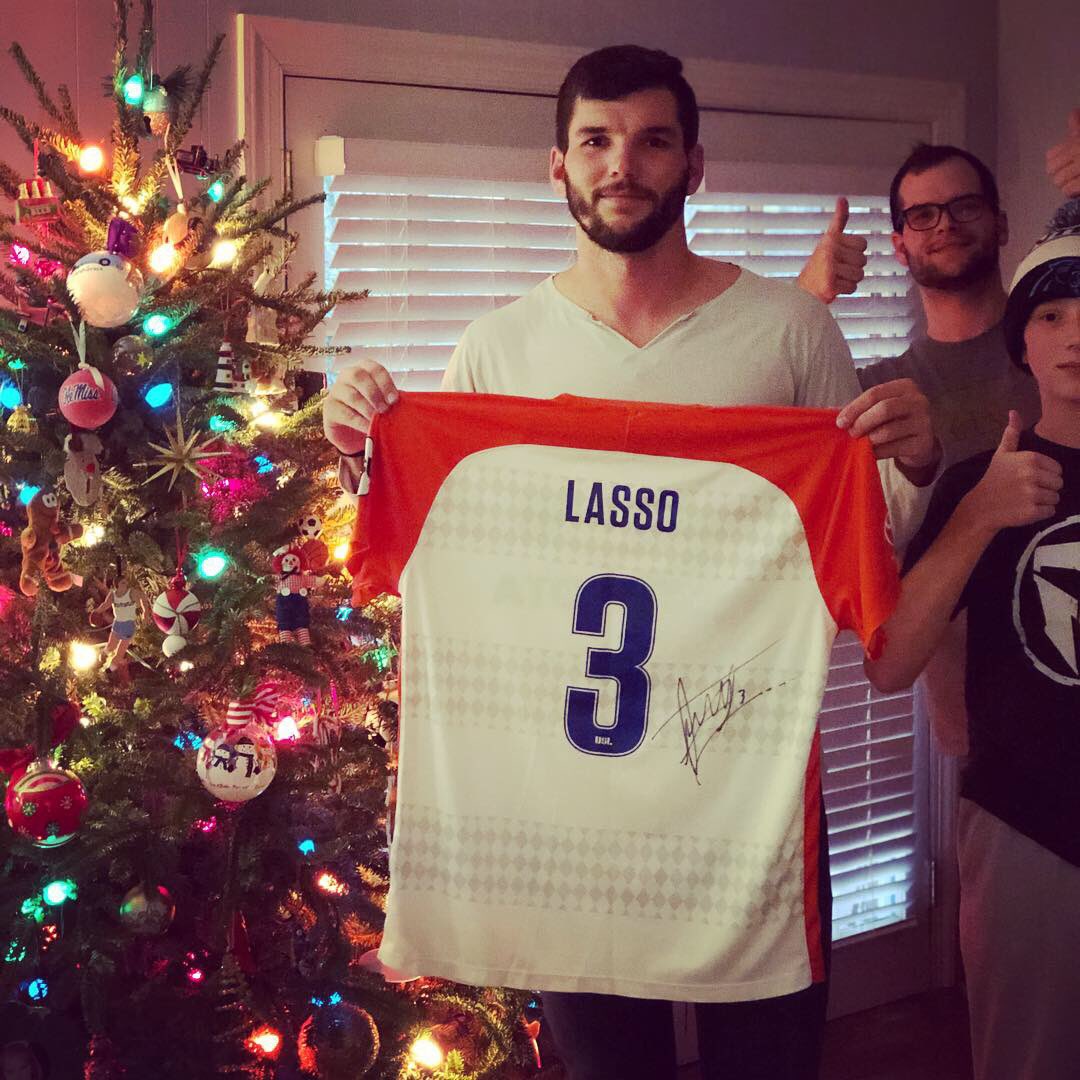Christmas jersey giveaway!! 

For a chance to win this game worn signed jersey from our 2018 championship season all you have to do is 1) RT this post and 2) follow me 

Winner will be chosen at random on Jan. 1st
