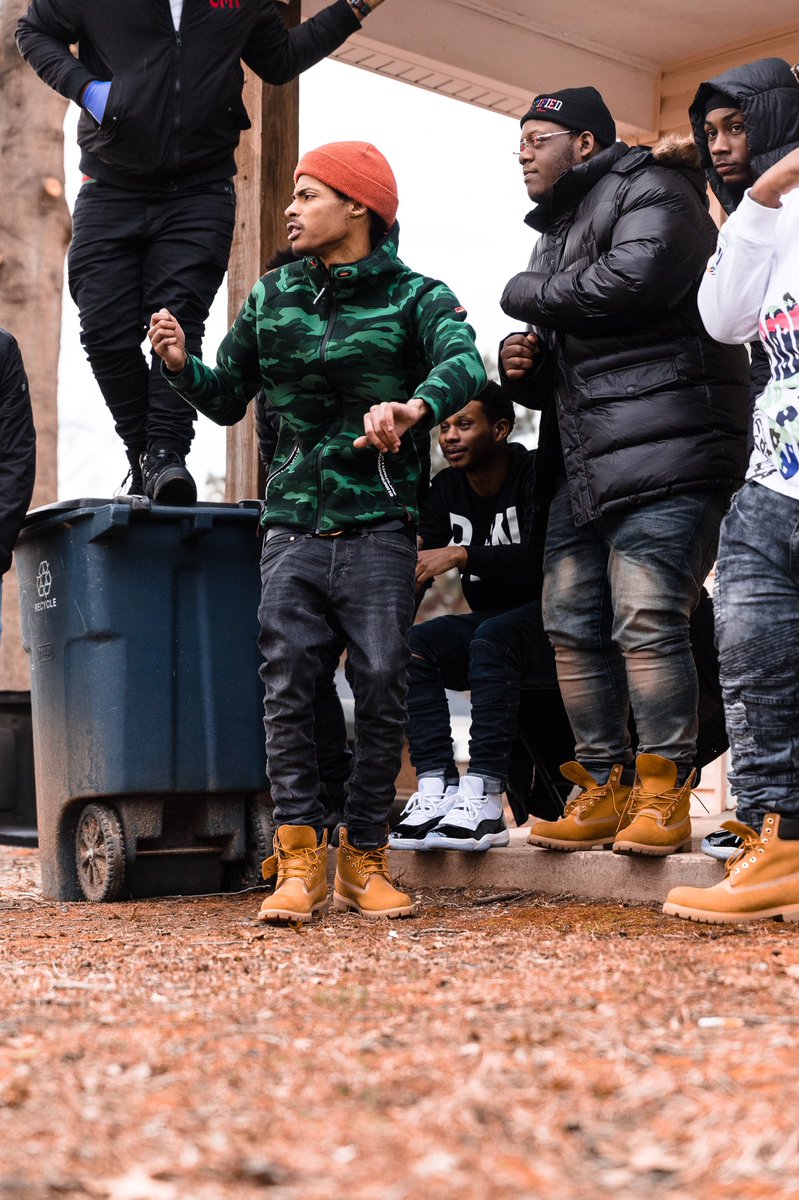 ShugDaTrappa's tweet photo. Everything I Do Is 4 Da Family & I Cant Forget Bout Da Trap๐ธ๐ธ๐ธDis Tape For All My Supporters And Ppl Who Can Relate Nun More Nun Less I Love U Allโค๏ธโผ๏ธ #VideoOnaWay #ForDaTrap2DropsTomorrow #400Family #FreeDaGuys #HappyHolidays https://t.co/ZQe5QN8EcR