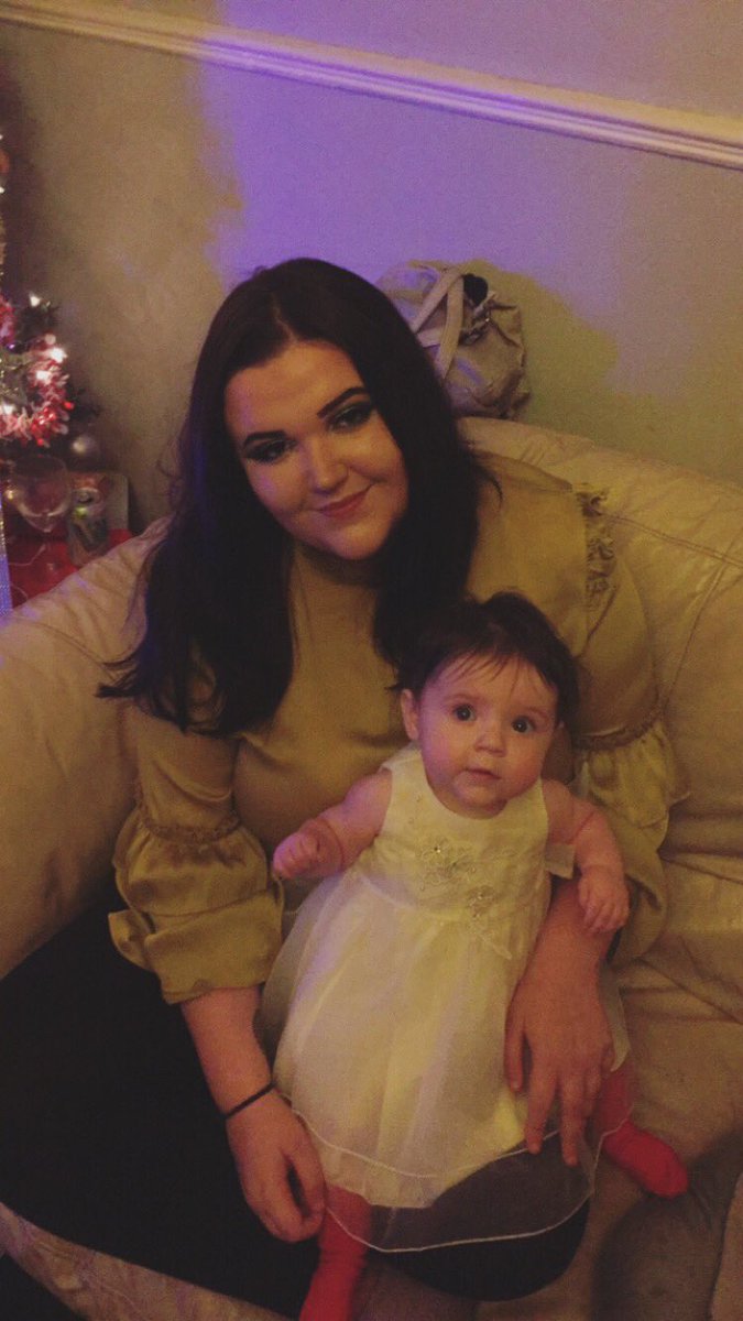 lucyangela_'s tweet photo. Perfect 1st Christmas as a family🎅🏻 https://t.co/oV1m8IQkYI