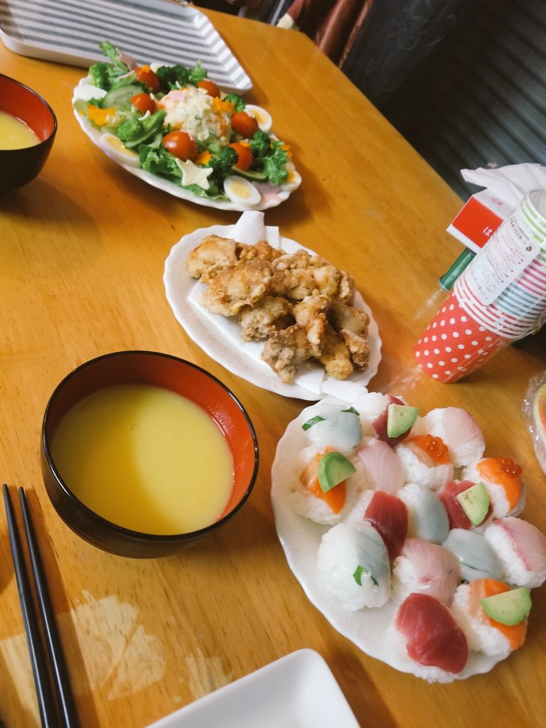 パパパパパジャマ クリスマス料理頑張ってくれた 子供と一緒に作ってくれたんだって 笑 帰ってきたら子供潰れて寝てたけど
