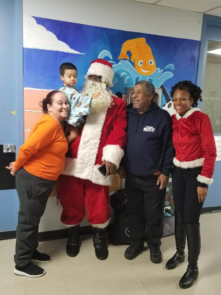 Community Advocate Anthony Beckford aka @BlackSantaBK and <a href="/EFVillage/">EastFlatbushVillage</a> at @BrookdaleBK yesterday bringing Joy and Presents to Children and their Families.