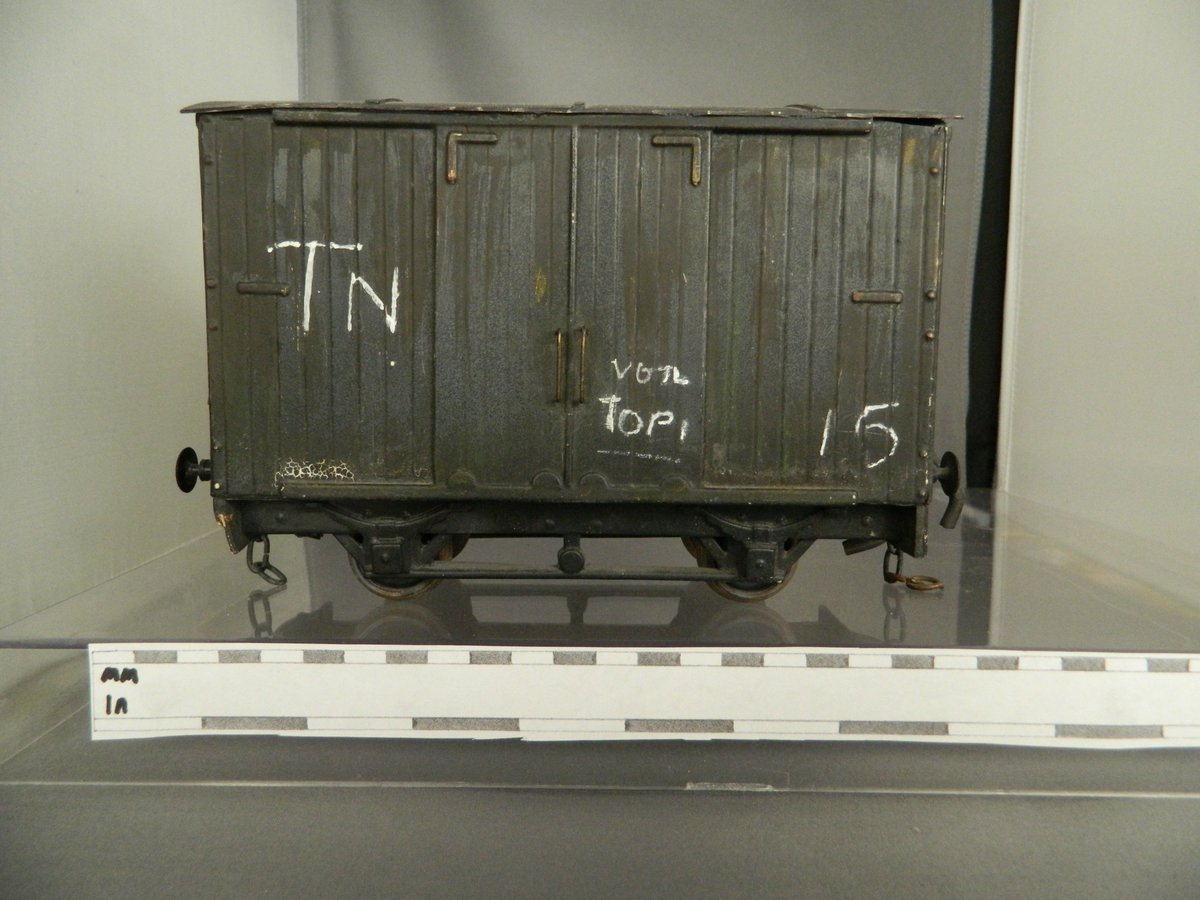 ThomasTankMerch's tweet image. Merry Christmas everyone! As our gift to our followers, the long awaited ruler photos of our props can be viewed in the links below. We hope you find these helpful for your own projects. Regards, 

drive.google.com/open?id=1BcJlw…

drive.google.com/open?id=1jdoDB…