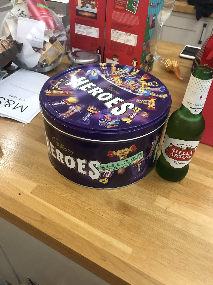 RichSkilbeck's tweet photo. Iβd forgotten how big a tin of Heroes used to be.....and they had Crunchies in instead of bloody Eclairs!! Tin provided by me mum, retained from 2004 (she loves a good tin π) #Chrimbo #propersize https://t.co/RthHqENWBj