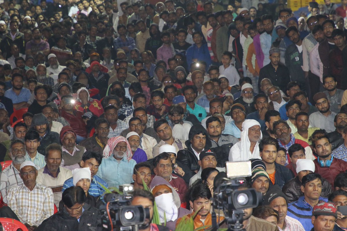 HardikPatel_'s tweet photo. अहमदाबाद में हमारी आवाज़,हमारा अधिकार के बेनर तले आयोजित सर्व धर्म जनसभा को संबोधित किया.आज का युवा देश को जोड़ना चाहता है।हिंदुस्तान को सोने की चिड़ियाँ बनाना चाहता हैं।धर्म की नफ़रत हम नहीं पालते.मुझ में थोड़ी सी जगह भी नहीं नफ़रत के लिए,मैं तो हर वक़्त मोहब्बत से भरा रहता हूँ। https://t.co/ro8vUJEpZP
