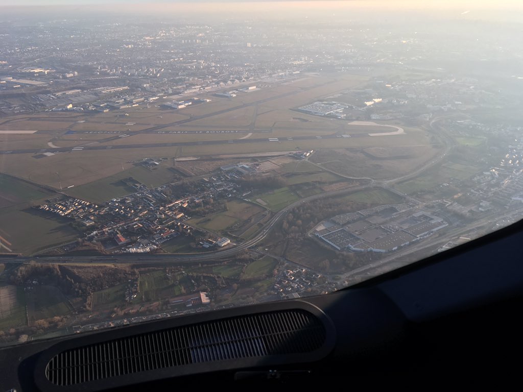 peytour13's tweet photo. Landing in CDG RWY08R #AF429 #B787 #Dreamliner after 9h17 of roughly smooth flight. Unfortunately no Santa and his reindeers meeting π.
Anyway at the gate 19β ahead of scheduled time. Time for a deserved rest #pilotlife #avgeek https://t.co/6FWFjwJE0K
