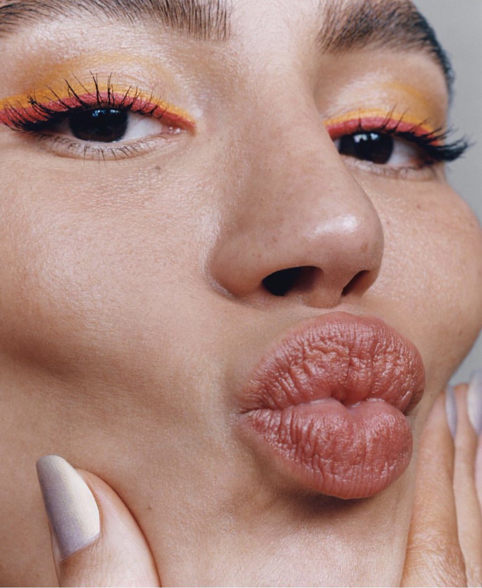 BeGrander's tweet photo. Happy Holidays from the Grander team to each and every one of you! #BeGrander // Photo via @glossier https://t.co/Mq2EGcW0Ct