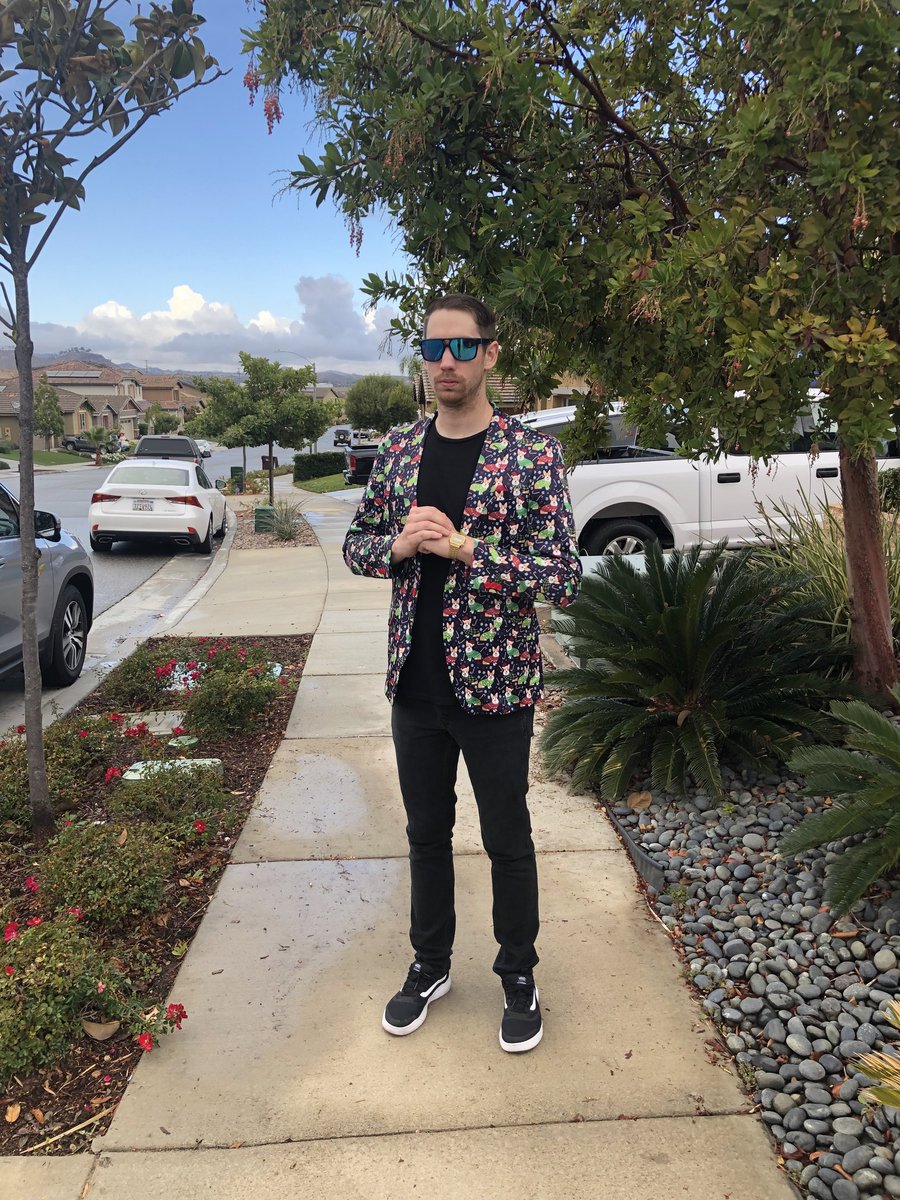 shane_gillette's tweet photo. Had to do it to em 🎄🎅 https://t.co/qU8r51nECA