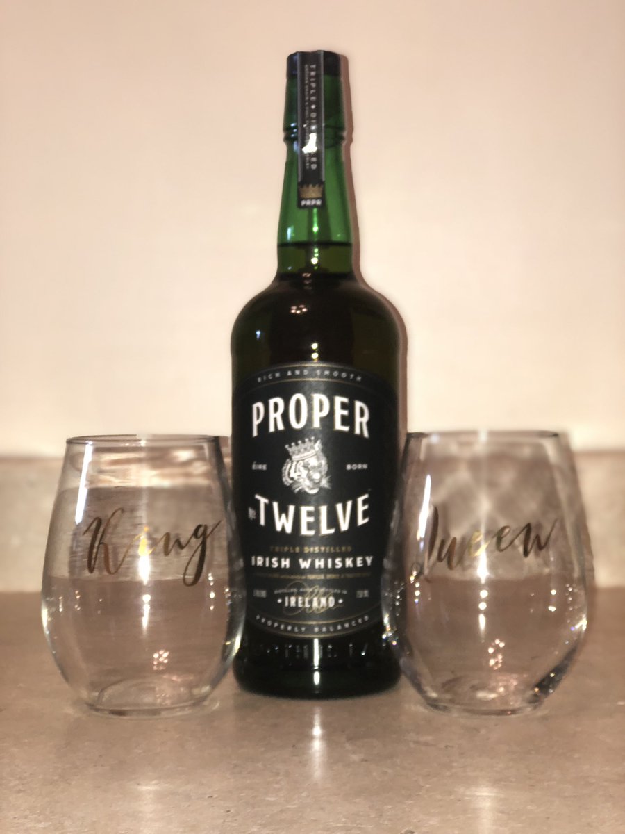 Fontaine__Chris's tweet photo. Merry Fookin Christmas, ya filthy animals ☘️✊🏼 #proper12whiskey #ProperTwelve #ConorMcGregor #irishwhiskey #BestXmasGift #ProperFamily #biggestFans #Happyholidays #Blessyourfam @TheNotoriousMMA @M_A_Vasquez https://t.co/XBSkh6tL4b