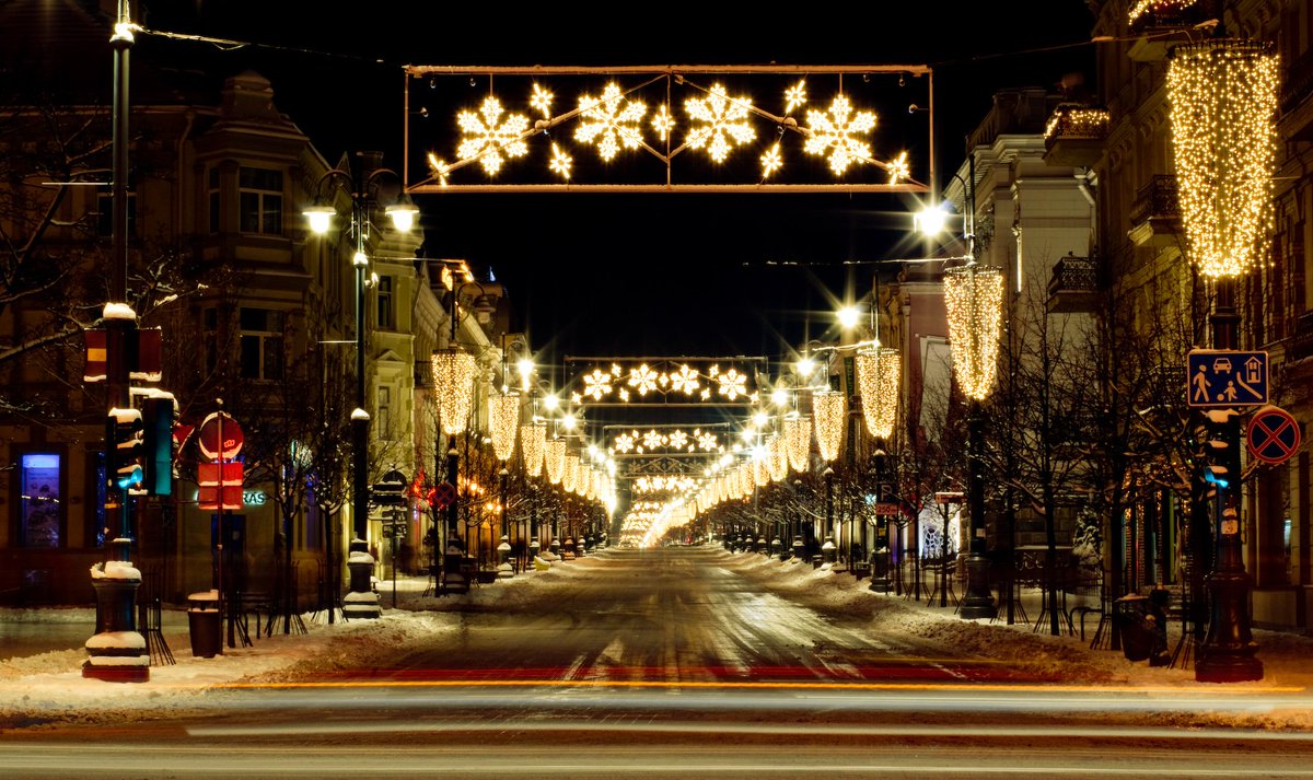 ERASMUS_Exp_Lit's tweet photo. You want to learn about Lithuanian #christmas traditions? Check out our latest blog:

https://t.co/yq6jY554hM

#ERASMUS #Experience #Lithuania

(photo: 
 Eugenijus Radlinskas from Vilnius, Lithuania, City lights (3168200862), CC BY 2.0) https://t.co/v8VCzXwLHm