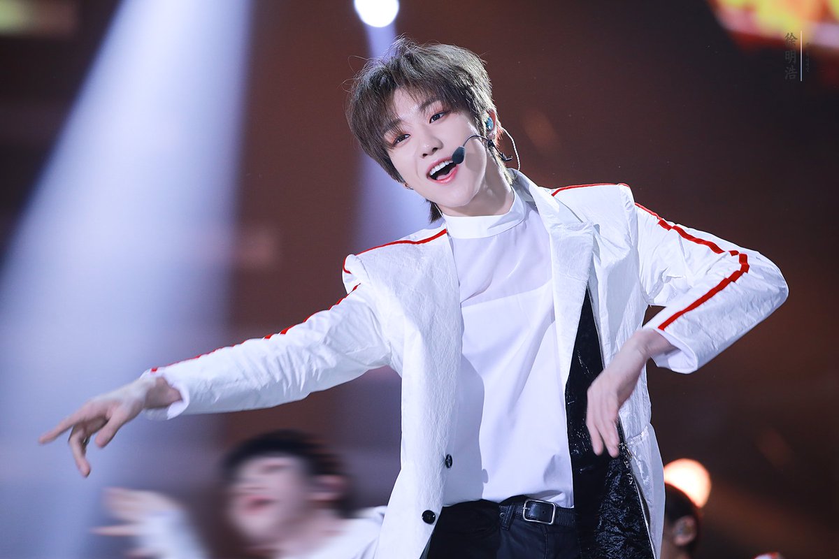 SVT_THE8_117's tweet photo. 181225 SBS 가요대전
서명호 너는 언제나 사랑이야💙
 ෆු(*˃ர்˂*)ෆු 

#세븐틴 #SEVENTEEN #THE8 #디에잇 #서명호 #徐明浩 #Xuminghao #ディエイト https://t.co/z88x9tDrvP