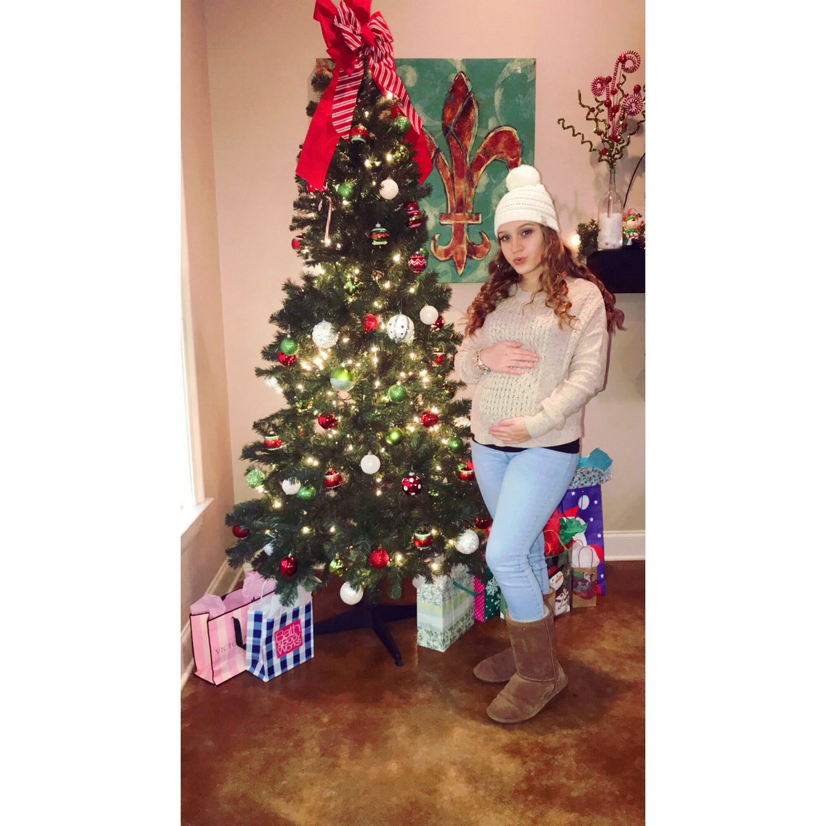 giirawaxx's tweet image. out of all my gifts, she is my favorite🎁💗 #April2019 #22weeks