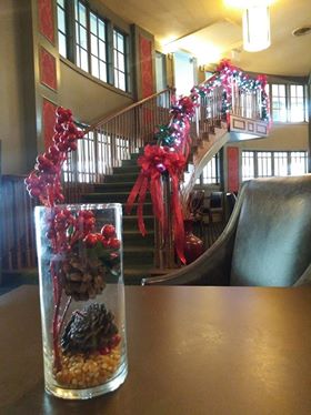 ElmsResort's tweet photo. Wishing you a warm and festive #holiday - from all of us here at the #theelmshotelandspa. #happyholidays #holidaydecor #holidaysattheelms https://t.co/KxPzbJmXll