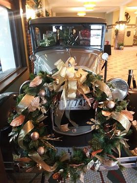 Wishing you a warm and festive #holiday - from all of us here at the #theelmshotelandspa. #happyholidays #holidaydecor #holidaysattheelms