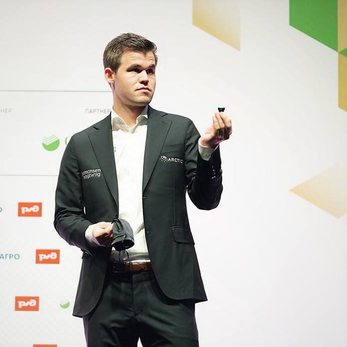 ChessbaseIndia's tweet photo. .@MagnusCarlsen and Ju Wenjun drew the colors at inauguration ceremony of @worldrapidblitz

@HariChess and defending World Rapid champion @vishy64theking will lead the Indian charge in the open section, @HarikaDronavali and @koneruhumpy in the Women's

📷 @photochess 

#WRBC https://t.co/ylLg1TwqAi