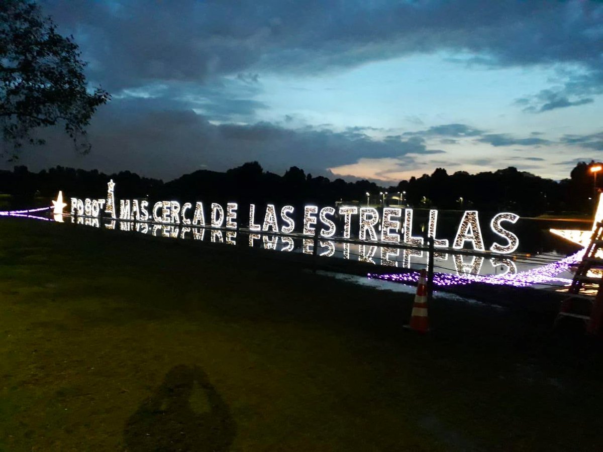 JoseDuarteG's tweet photo. Hasta el 7 de enero, residentes y turistas podrán disfrutar de corredores, parques y plazoletas iluminadas por la Alcaldía @Bogota y entidades aliadas, en distintas partes de la capital. https://t.co/RxfA31mBp0