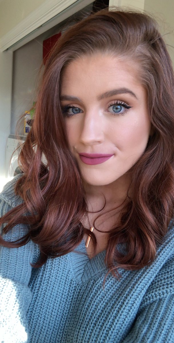 _carolinegresh_'s tweet photo. @JeffreeStar Hi how are ya. Wearing my new #jeffreestarcosmetics Calabasas liquid lip that my sister got for me 😍 #blessed loving it https://t.co/AkfqG04Fm5