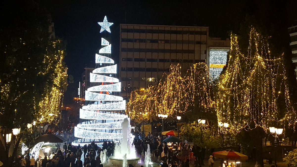AthenianCorner's tweet photo. RT @g_colantuono: #Christmas Day #Syntagma by night #Greece #AthensPhoto @ATHNICO @VisitGreecegr @GGWorld https://t.co/UQK4feOUr2