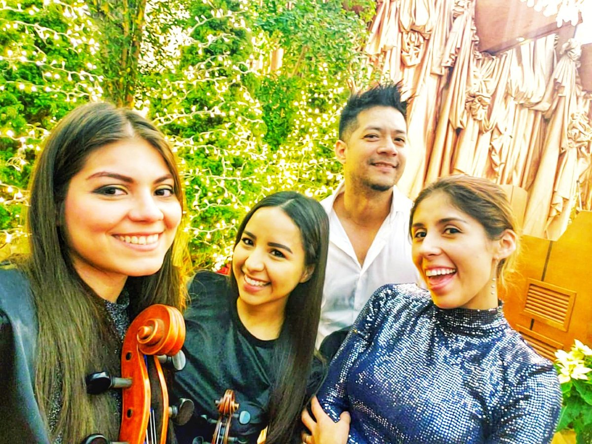 infra_lux's tweet photo. Felíz Navidad!! A seguir con la música! 🎄🎶 #MerryChrismas #ChristmasDay2018 #TempusQuartet #Violin #cello #Music @TempusQuartet https://t.co/w21SSNkhig