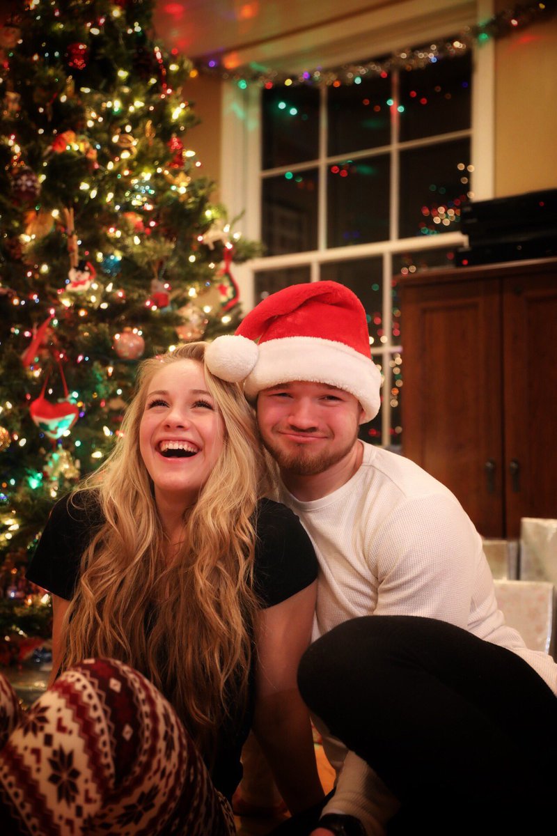 * M E R R Y C H R I S T M A S *
#jesusisthereasonfortheseason
#untousachildisborn #joy