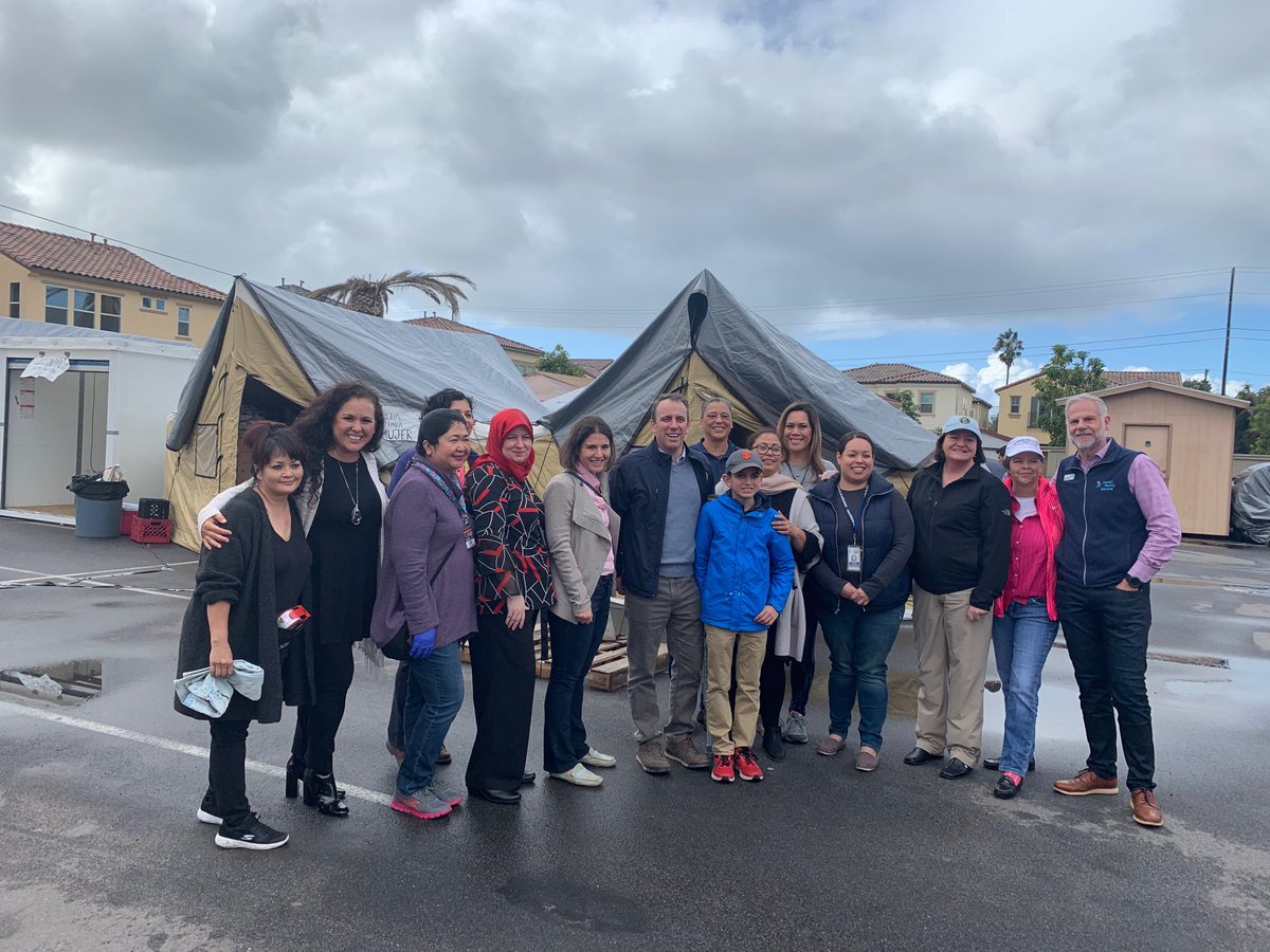 LorenaSGonzalez's tweet photo. Huge thank you to my colleagues who came to tour and serve our migrant refugee shelter (organized by the Jewish Caucus) &amp; to the state workers, ACLU &amp; JFS who are there everyday! ⁦@SenToniAtkins⁩ ⁦@MarcLevine⁩ ⁦@RBKforAssembly⁩ ⁦@normachavezp⁩ https://t.co/MXFntqMdz6