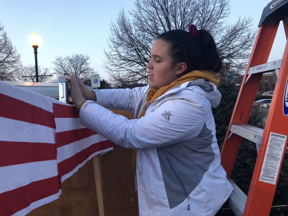 These pictures are from earlier this month when the Lemons volunteered at our local Christkindlmarket— it was an amazing cultural experience! Hope everyone everywhere is enjoying their Christmas! 🎄🔥🍋