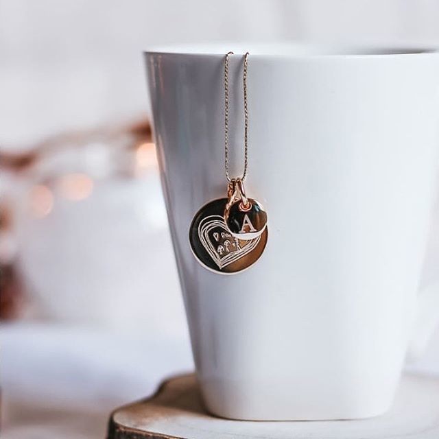 HappyBulle's tweet photo. Merci pour toutes les jolies photos de vos bijoux découverts au pied du sapin 🌲 ! Nous sommes tellement fiers qu’après avoir mis tant de soin et d’♥️ à les préparer, ces petits bijoux vous comblent de bonheur! 📷 @lemondedejenn https://t.co/TlS2jHz0pn https://t.co/NEltINbCIt