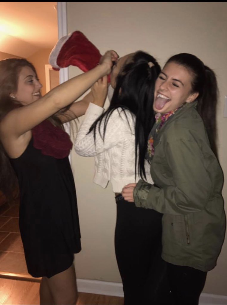 Lkauffman1's tweet photo. 💓💓 my bffs by heart @jess @Cam_rellim19 https://t.co/AAPmrtI1C4