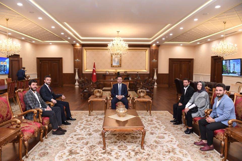 gultepeliler's tweet photo. Kocaeli Valimiz Sayın Hüseyin Aksoy, Platformumuz Başkan ve yönetim kurulumunu makamında kabul etti. Projelerimizin detaylarını ve hayallerimizi aktarma fırsatını bukduk.. https://t.co/eP1JJK8Wgj