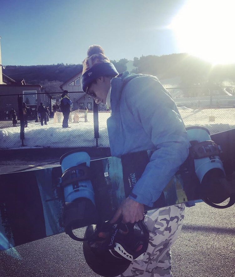 Someone talked me into escaping the family for a bit to go snowboarding 🏂🏂 He’s very convincing!