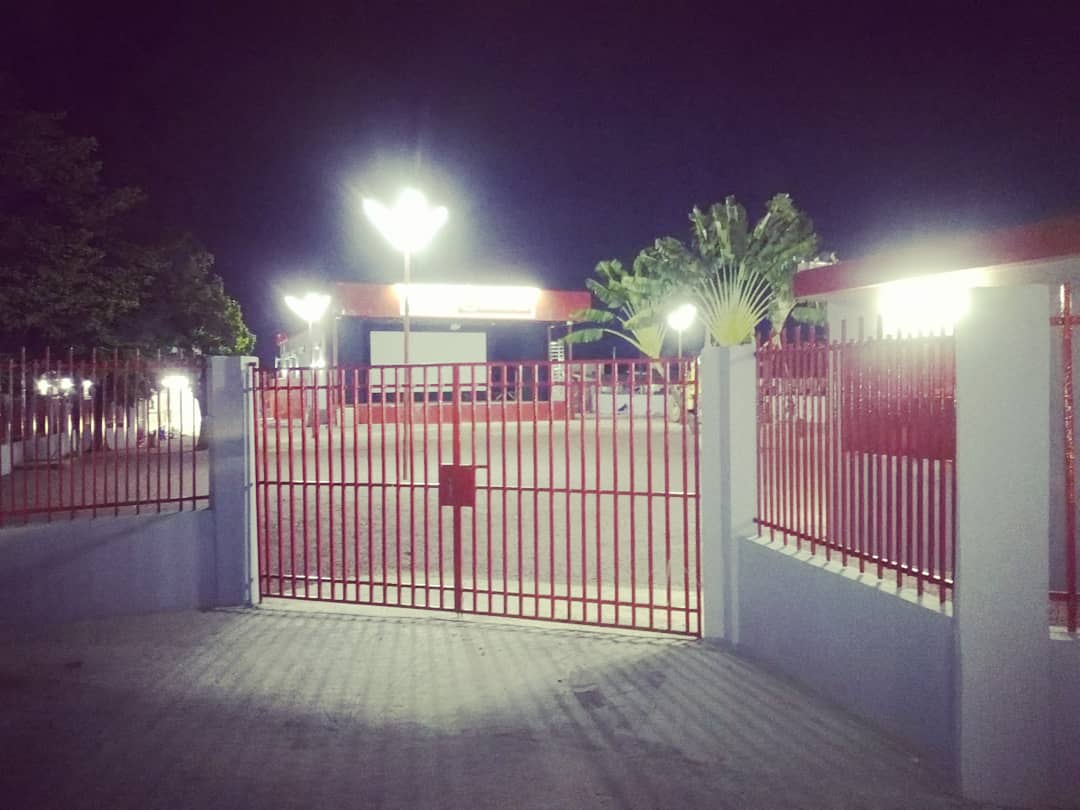BibericLokwa's tweet photo. #BrazzaByNight
BRAZZAVILLE, prรฉcisรฉment Poto-poto se dote d'une Salle #Olympia pour Cinรฉma, assorstie d'un podium moderne externe pour spectacle.
#ChezMoiAuCongo #242wallpaper https://t.co/hfn7kDSLBG