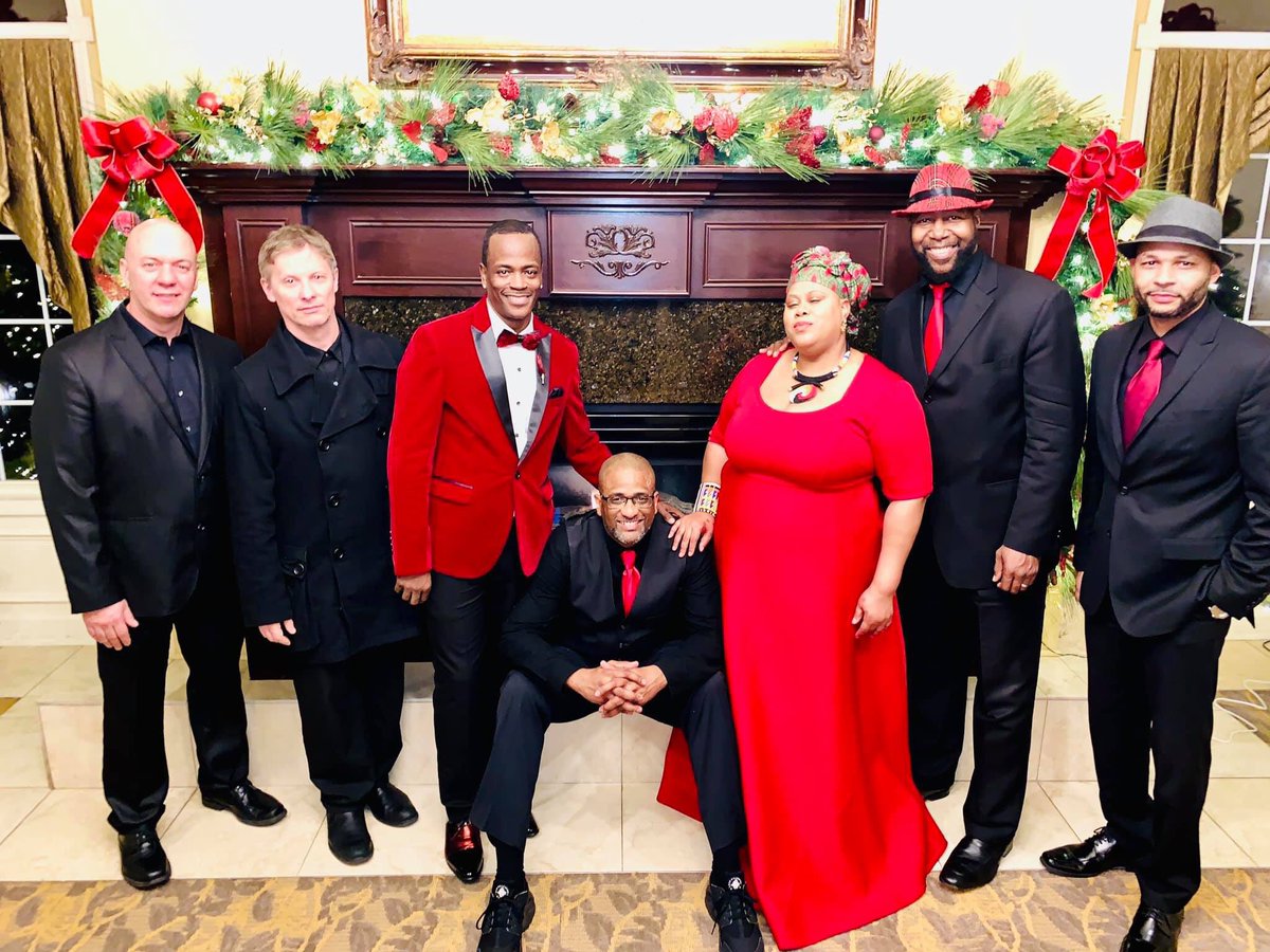 Powerhousefunk1's tweet photo. Merry Christmas to each and everyone from Powerhouse  #seasongreetings#happyholidays#prosperousnewyear
#randdbmusic#weddingband#corporategigs#jazz#neosoul
#oldschool https://t.co/qegs5Gct7F