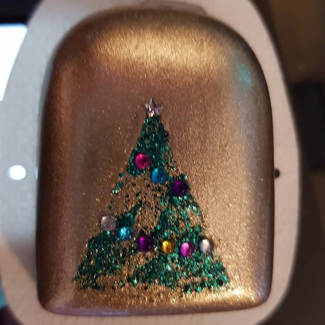 Other_Ryn's tweet image. O Christmas Pod, o Christmas Pod, how lovely is thy insulin... Not my prettiest pod but it captured the season!

#omnipod #pimpmypod #christmas