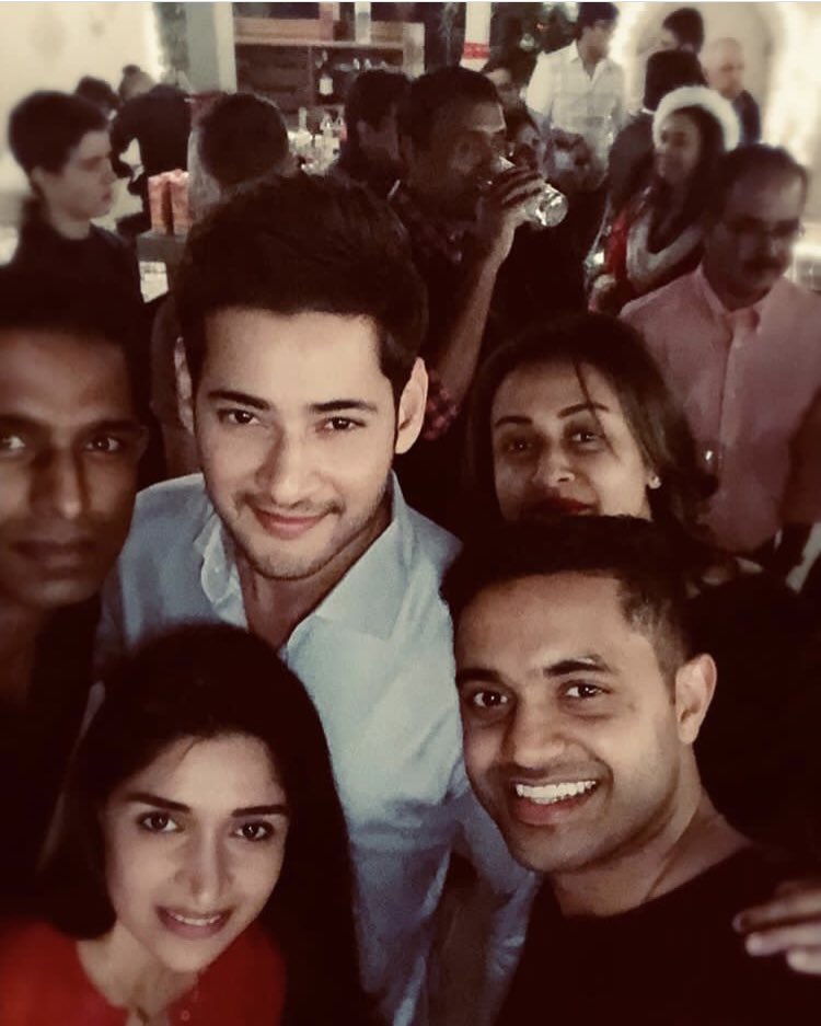 onlymaheshfans's tweet photo. All about last night π²π
#funevenings #christmastimeishere
@urstrulyMahesh https://t.co/GPGd52lXSM