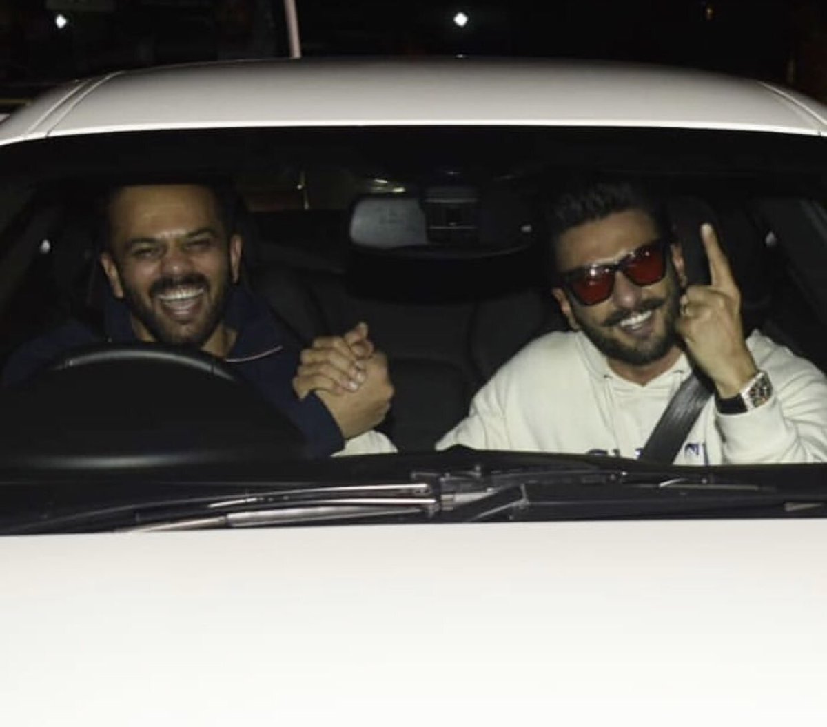RanveeriansFC's tweet photo. PIC #7 A huge blockbuster on its way!!! L Rohit and Ranveer the dynamic duo clicked post #SimmbaScreening ❣️😍

Look at the HUGE smiles!! 😍 #3DaysToSimmba 

Tfs @RanveerSinghtbt 😘 https://t.co/Ca7cw86BlX
