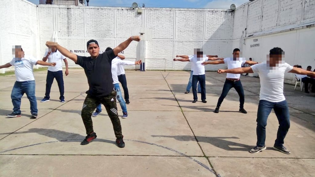Arturo_MPulgar's tweet photo. #Entérate Internos del Centro Penitenciario de #Cunduacan reciben Constancias por su participación en el programa #ReinserciónEnAcción #ZumbaEnPrision agradecemos a la Instructora Lety Ines su colaboración.
#DGSPE #SSPTab https://t.co/bPDwKMAAoB