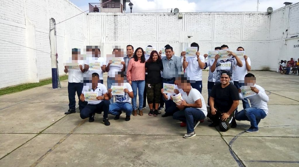 Arturo_MPulgar's tweet photo. #Entérate Internos del Centro Penitenciario de #Cunduacan reciben Constancias por su participación en el programa #ReinserciónEnAcción #ZumbaEnPrision agradecemos a la Instructora Lety Ines su colaboración.
#DGSPE #SSPTab https://t.co/bPDwKMAAoB