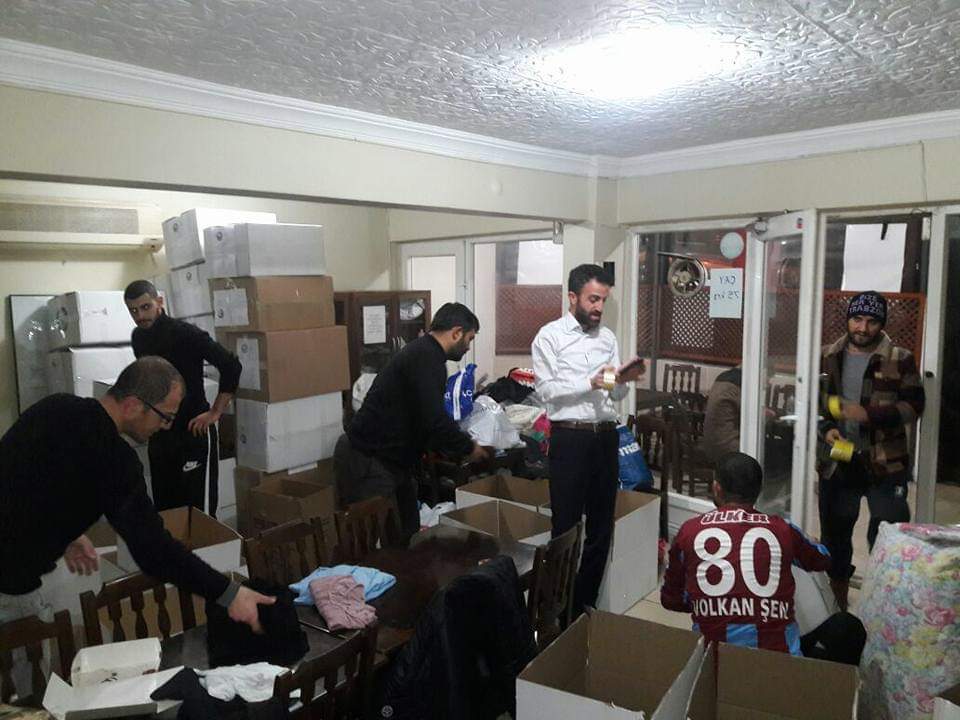gultepeliler's tweet photo. Yardım kampanyası.
Devletimizin uygun gördü��ü uardım kampanyalarına duyarsız kalmadık. Semtimiz sakinlerinin yardımları ile, Suriye' ye gönderilmek üzere bizde üzerimize düşeni yaptık.. https://t.co/s5VQU49GiY
