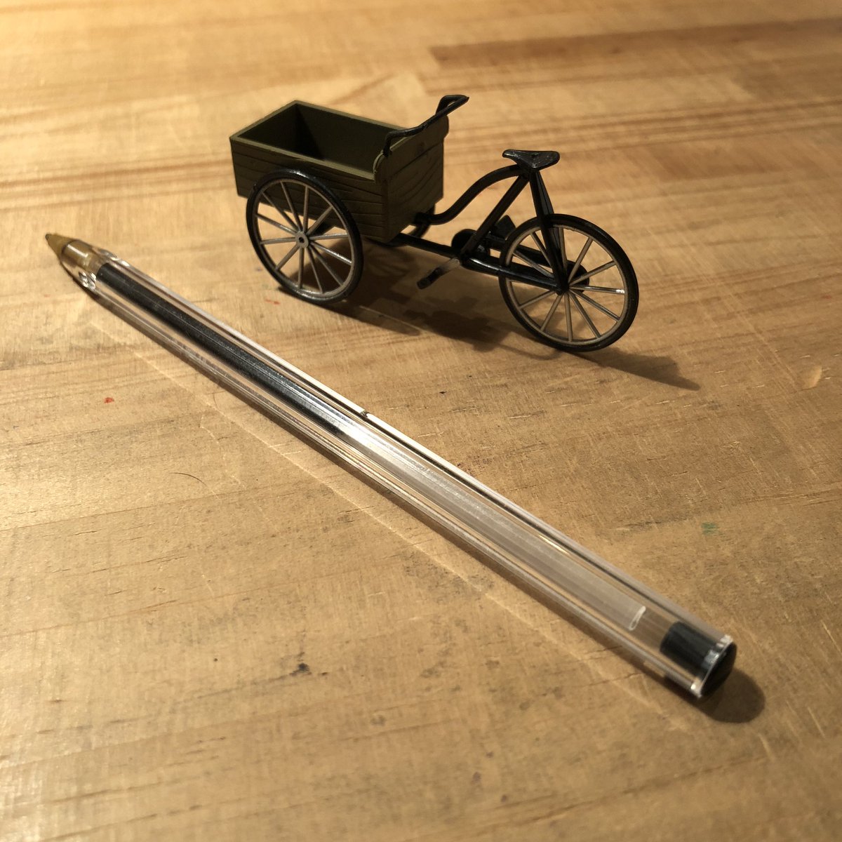 Oosterenvan's tweet photo. @briceperrin Tu peux. Le triporteur de @Truffaut pour la crรจche de Noรซl sert toute lโannรฉe sur mon bureau. ๐ #eightforever https://t.co/vnKALbGW1P