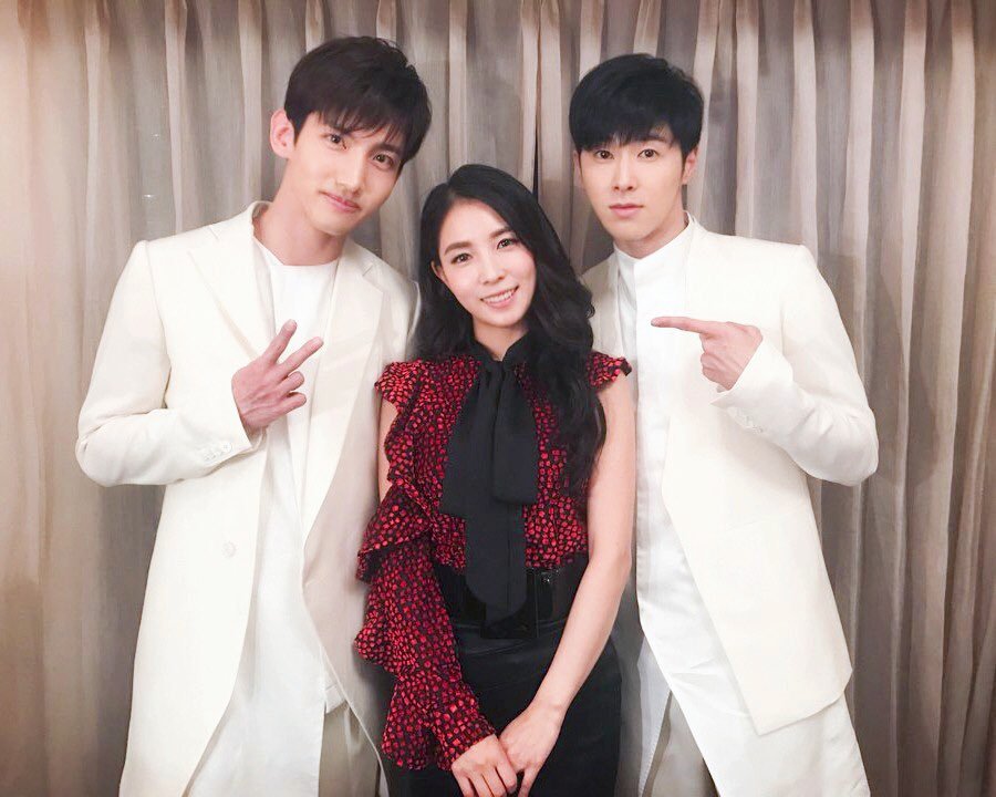 BoABrasil_'s tweet photo. [🎉] Um dos maiores atos do K-Pop está completando 15 anos!
Pra poucos né? 

Desejamos tudo de melhor para o TVXQ que faz parte do seleto grupo que ergueu a SM e o K-Pop!
Somos sempre gratos por eles sempre apoiarem nossa BoA ❤!
Parabéns! 👑🎤

#TVXQ15thAnniversary @tvxqbr https://t.co/K7bEfxEaQk