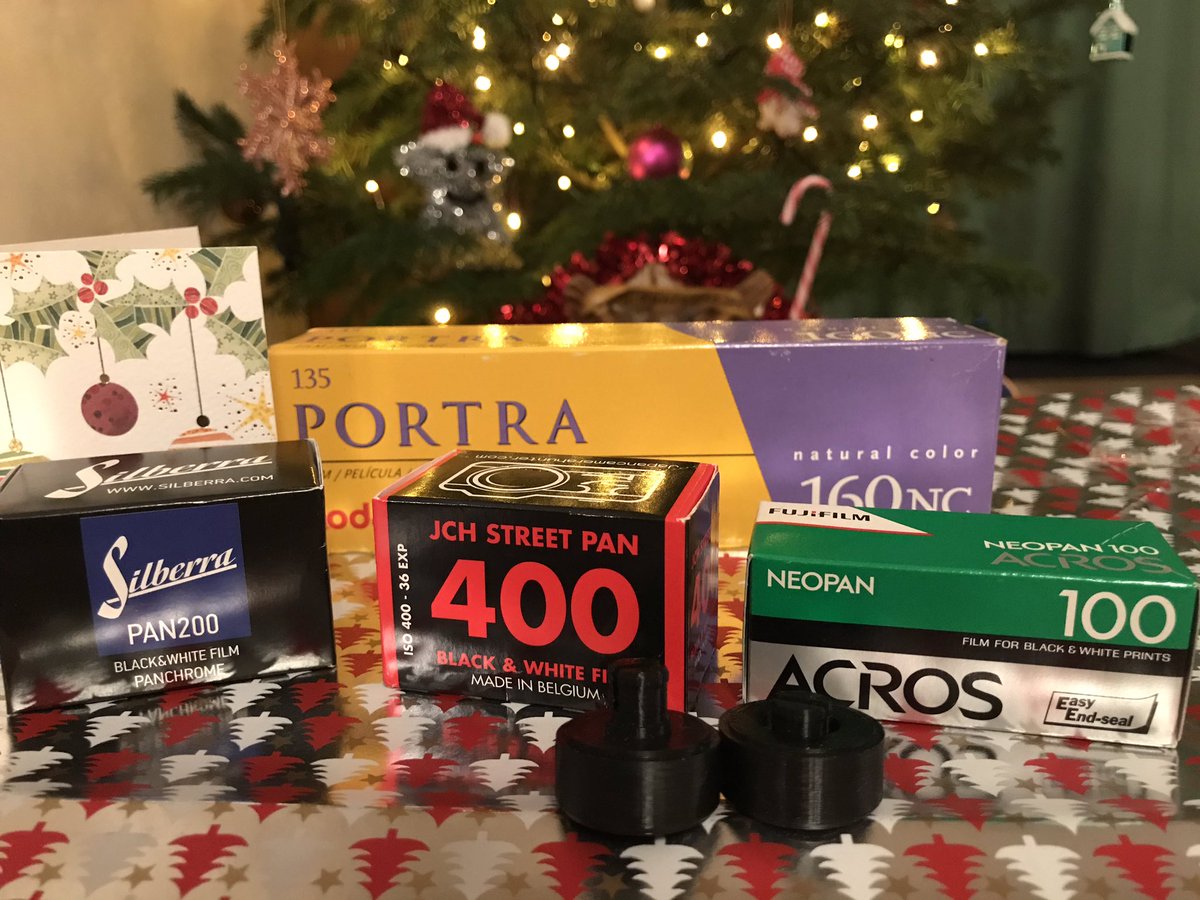 Very nice gifts from Secret Santa @ewoudkoster: 135-to-120 adapter and great film from all over the world (USA, Japan, Belgium/Russia) #emulsivesanta18 <a href="/EMULSIVEsanta/">#EMULSIVEsanta</a>