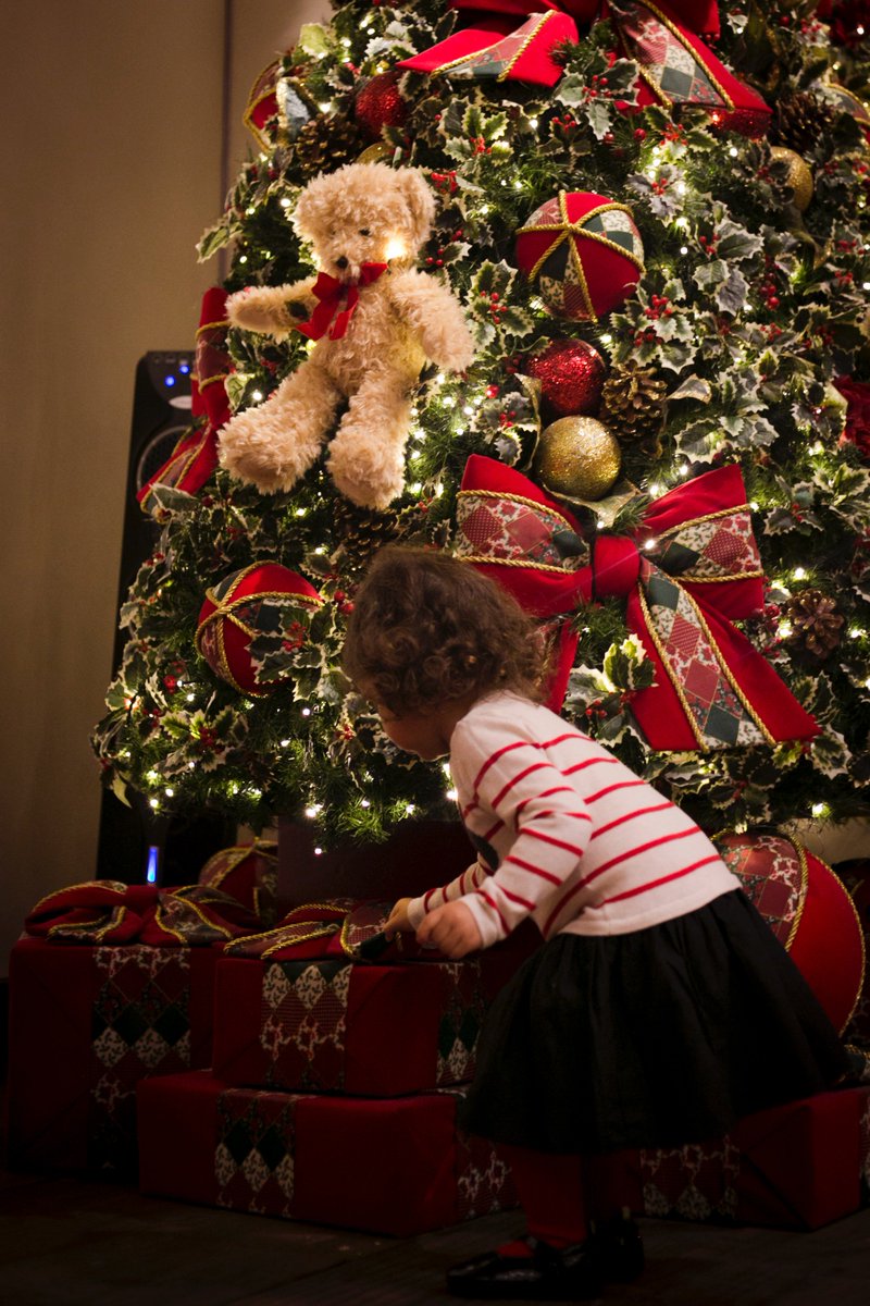 LFDentalChoice's tweet photo. Merry Christmas and Happy Holidays! With cheerful laughs and joyful smiles fill the room, cherish the time you have with the ones you love! #christmas #merrychristmas #holiday  #xmas https://t.co/X1wuvXw5hA